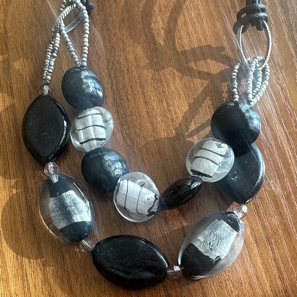 Elegant Black and Silver Beaded Necklace 🌺 - Picture 2 of 4